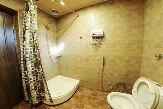 Отели типа «постель и завтрак» B&B Armenia Hatsekats Oshakan Двухместный номер с 1 кроватью и общей ванной комнатой-1